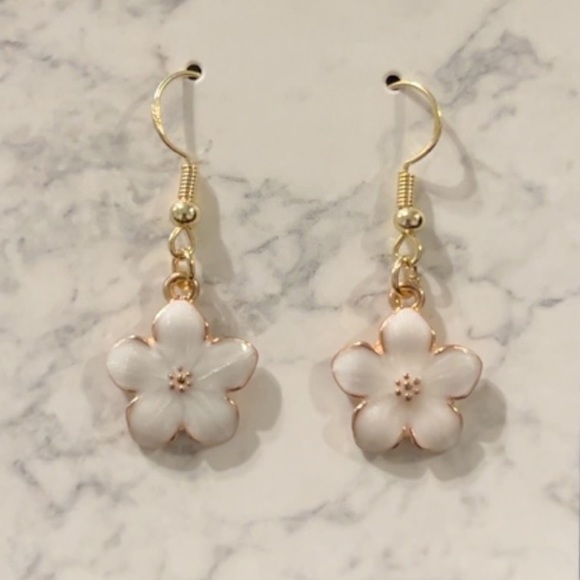 🔴Handmade Elegant Flower Earrings🌹 - Picture 4 of 4